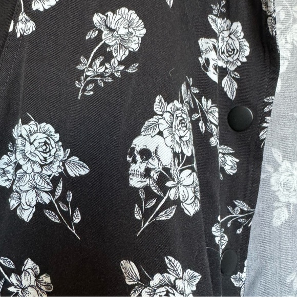 Torrid Floral Skull Bomber size 2 - Picture 6 of 6